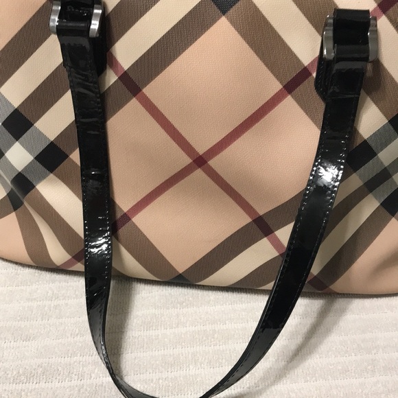 woman’s Burberry Classic Tote Handbag - Picture 5 of 11